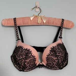 Victoria's Secret Dream Angels Push-up Bra in Pale Pink with Black Lace.